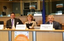 Los eurodiputados Ádám Kósa y Rosa Estaràs, y Miguel Ángel Cabra de Luna, F.ONCE
